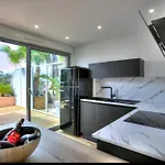 Sea View 1b Apartment, 아파트 *